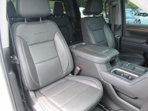 Used 2025 GMC Sierra 2500 Denali w/ Denali Reserve Package AWD/4WD image 10