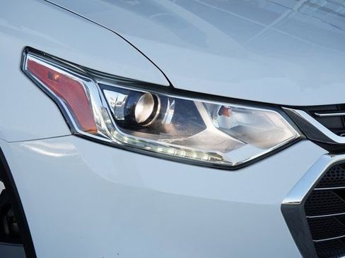 Used 2020 Chevrolet Traverse LT w/ LT Premium Package image 11