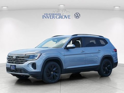 Certified 2024 Volkswagen Atlas SE w/ Panoramic Sunroof Package AWD/4WD image 3