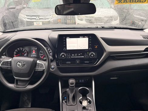Used 2022 Toyota Highlander L FWD image 16