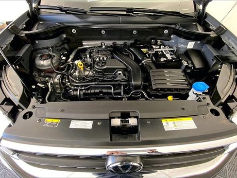 Certified 2023 Volkswagen Taos SE w/ Panoramic Sunroof Package image 10