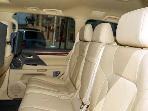 Used 2018 Lexus LX 570 4WD image 25