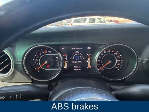 Used 2020 Jeep Gladiator Overland AWD/4WD image 18