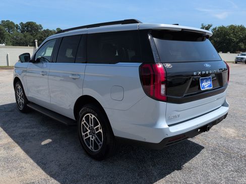 Certified 2025 Ford Expedition Active RWD image 5