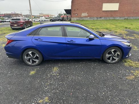 Certified 2023 Hyundai Elantra Limited FWD image 9