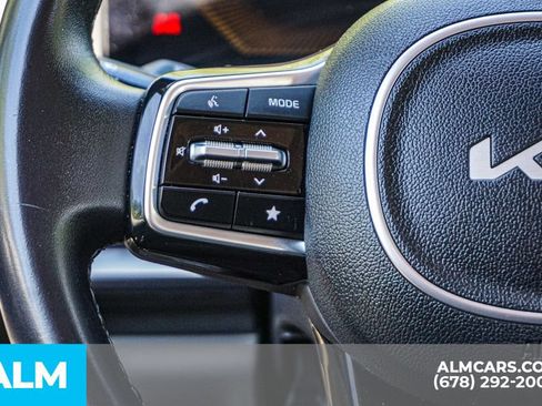 Used 2025 Kia Carnival FWD image 30