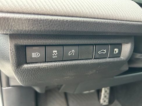 Used 2025 Toyota Camry SE FWD image 19