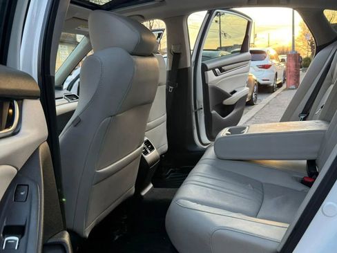 Used 2018 Honda Accord Touring image 7