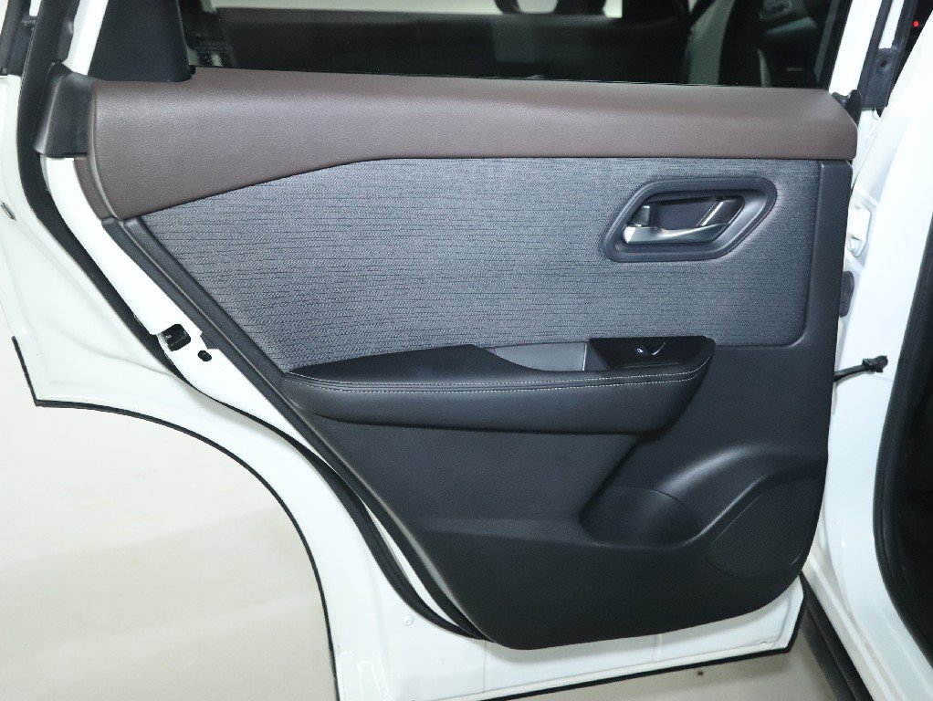 Used 2023 Nissan Rogue SV AWD/4WD image 14