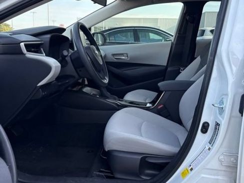Used 2021 Toyota Corolla LE w/ Carpet Mat Package (TMS) FWD image 5