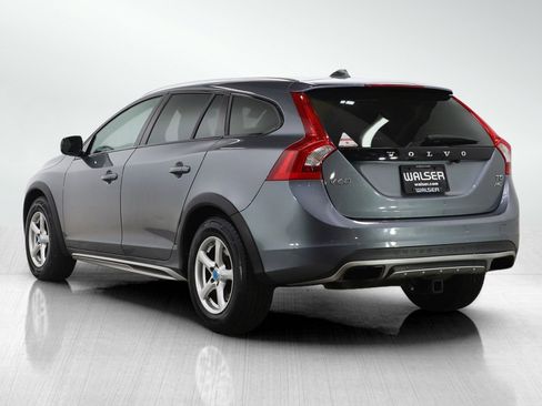 Used 2016 Volvo V60 T5 Cross Country Platinum image 3