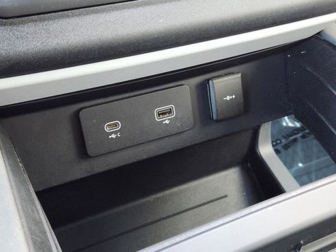 Used 2021 Land Rover Defender 110 SE image 16