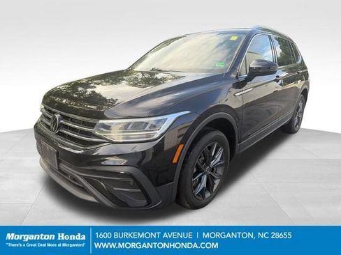 Used 2023 Volkswagen Tiguan SE FWD image 3