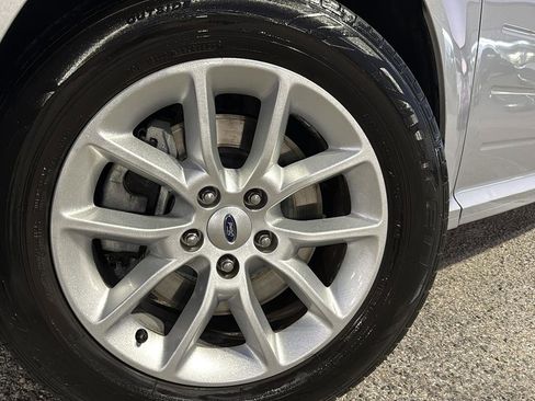 Used 2019 Ford Flex SE image 9