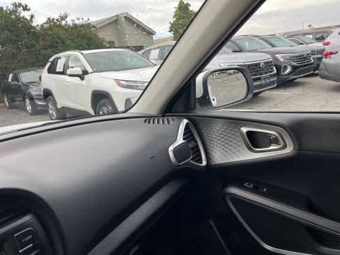 Used 2025 Kia Soul LX w/ LX Technology Package image 35