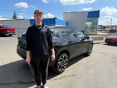 Used 2025 Chevrolet Trax RS image 8