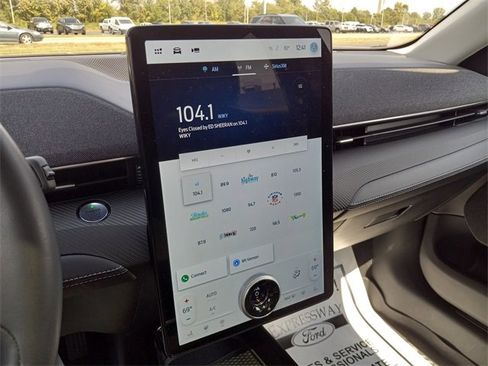 Used 2023 Ford Mustang Mach-E Premium image 19