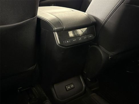 Used 2023 Toyota Highlander LE FWD image 33