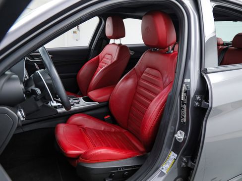 Used 2023 Alfa Romeo Giulia Veloce RWD image 18