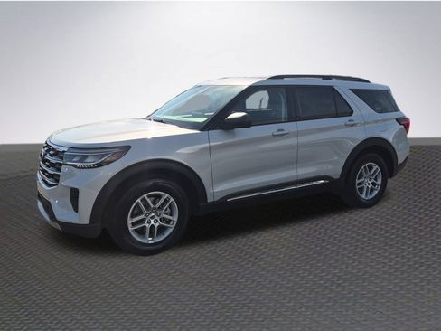 New 2025 Ford Explorer Active image 2