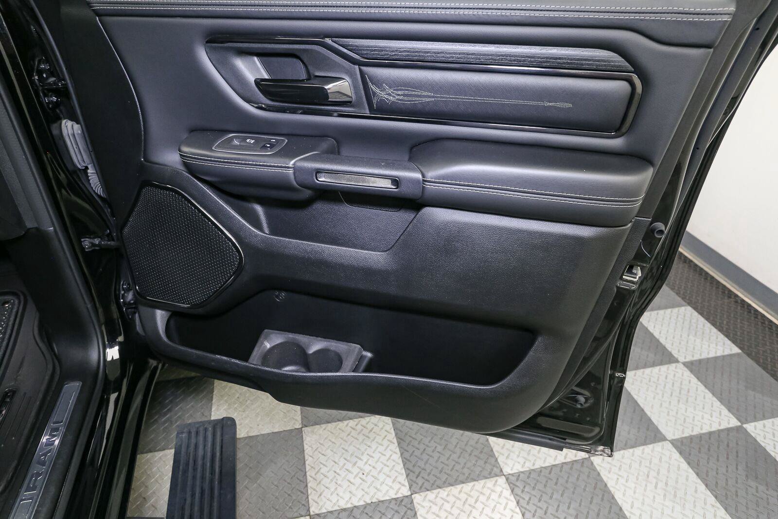 Used 2022 RAM 1500 Limited w/ Body-Colour Bumper Group AWD/4WD image 21
