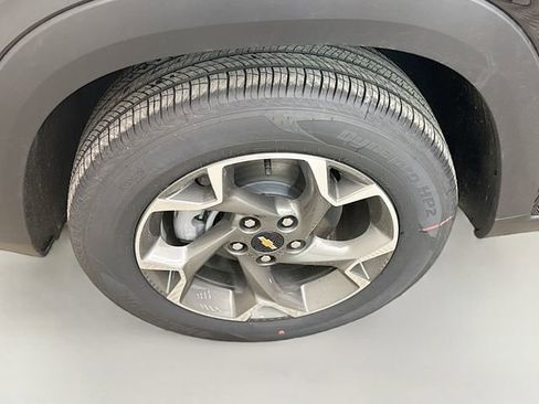 New 2026 Chevrolet Trax LT w/ Sunroof Package image 32