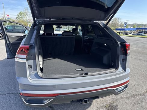 Certified 2025 Volkswagen Atlas Cross Sport SE w/ Black Wheel Package AWD/4WD image 40