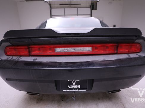 Used 2013 Dodge Challenger SXT image 3