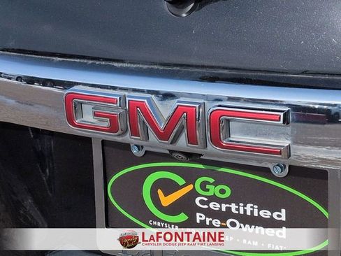 Used 2023 GMC Acadia SLT AWD/4WD image 9