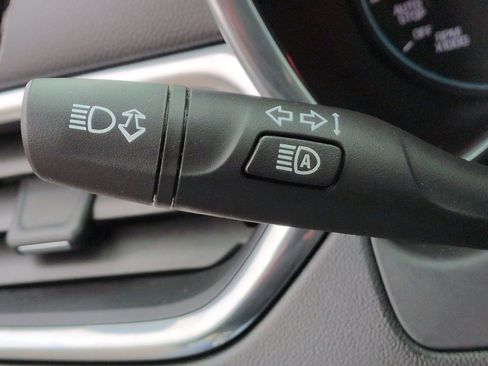 Used 2019 Chevrolet Equinox LT w/ Driver Convenience Package image 32