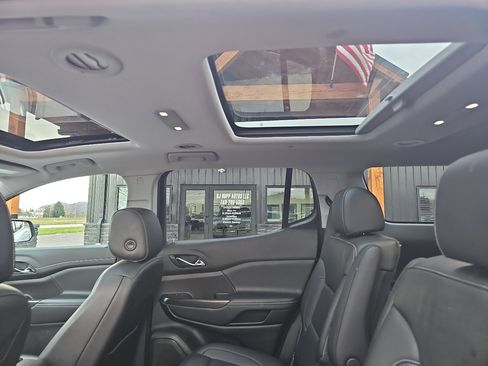 Used 2021 GMC Acadia SLT w/ Technology Package image 23