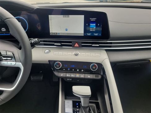 New 2025 Hyundai Elantra Limited image 15
