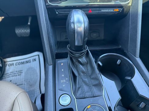 Used 2020 Volkswagen Atlas Cross Sport SEL image 25