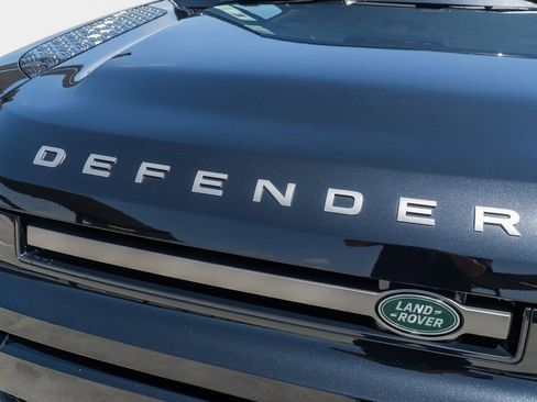 New 2025 Land Rover Defender 110 X-Dynamic SE image 9