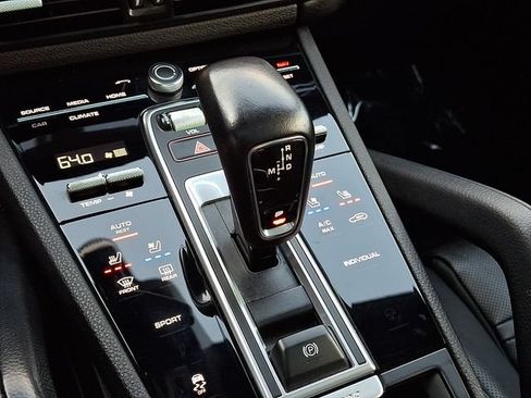 Certified 2023 Porsche Cayenne AWD/4WD image 18