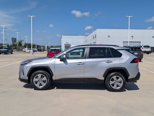 Used 2025 Toyota RAV4 XLE AWD/4WD image 3