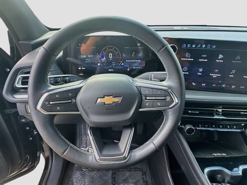 Used 2025 Chevrolet Traverse LT FWD image 10