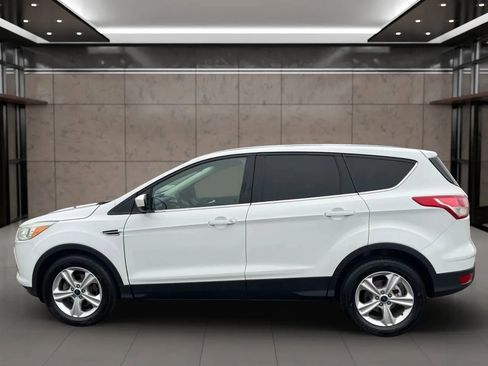 Used 2016 Ford Escape SE image 3