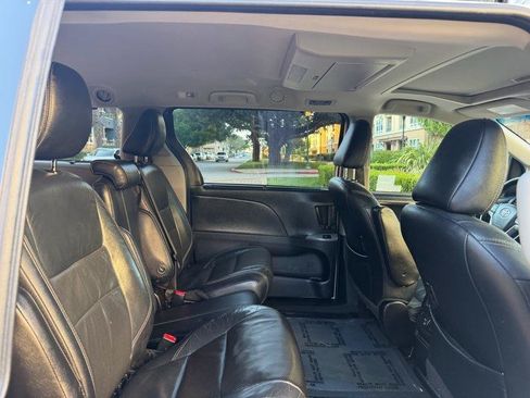 Used 2015 Toyota Sienna SE Premium FWD image 58