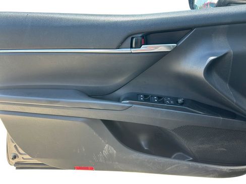 Used 2020 Toyota Camry SE w/ Convenience Package FWD image 18