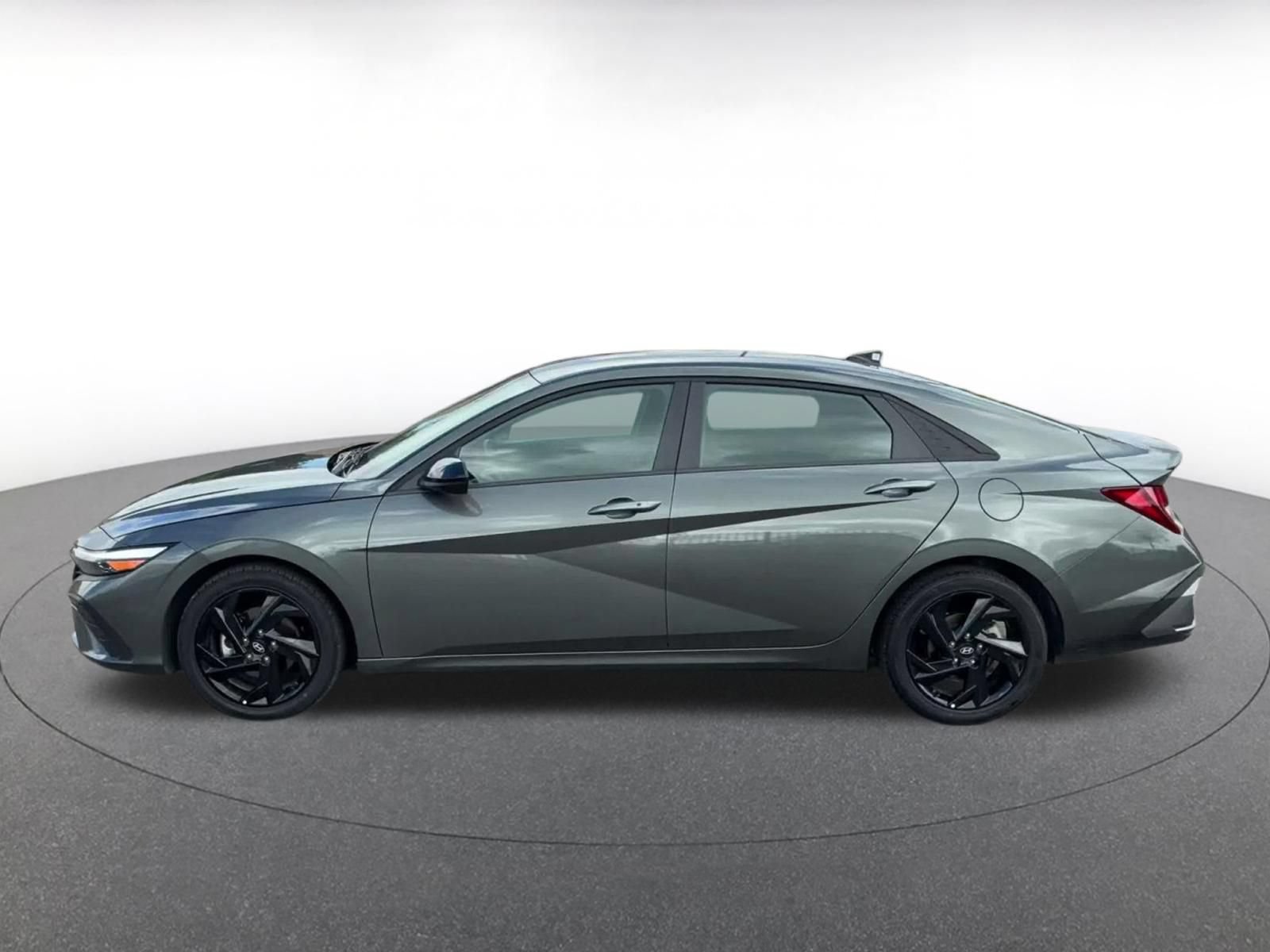 Used 2026 Hyundai Elantra Sport FWD image 8
