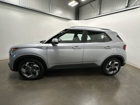 Used 2022 Hyundai Venue SEL w/ Cargo Package image 2