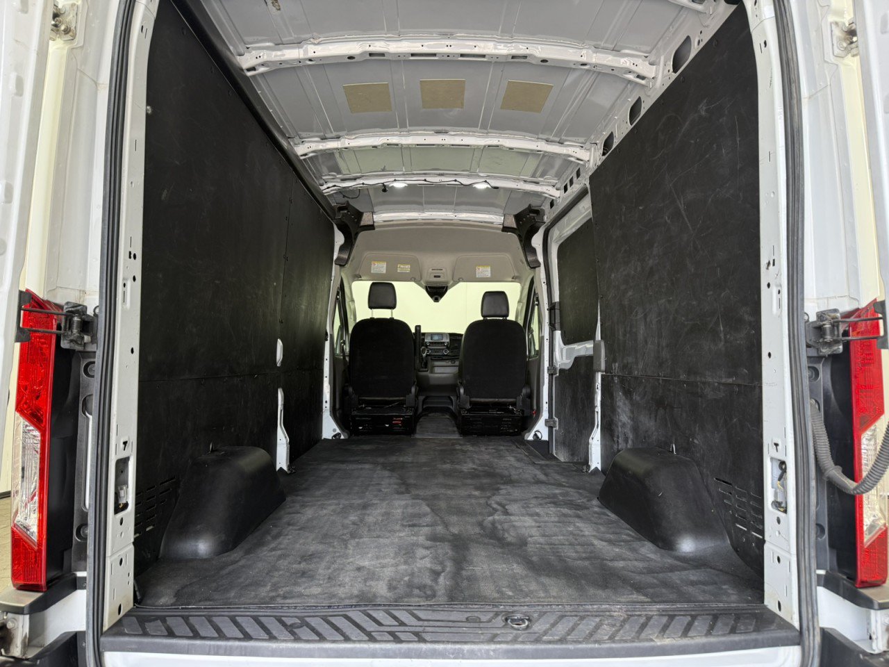 Used 2024 Ford Transit 250 148 Medium Roof w/ Load Area Protection Package RWD image 7