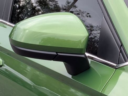 New 2026 Volkswagen Taos SE image 10