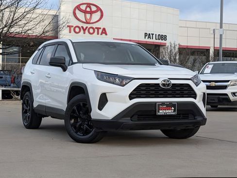 Used 2022 Toyota RAV4 LE image 2
