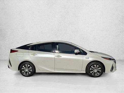 Used 2018 Toyota Prius Prime Premium image 4