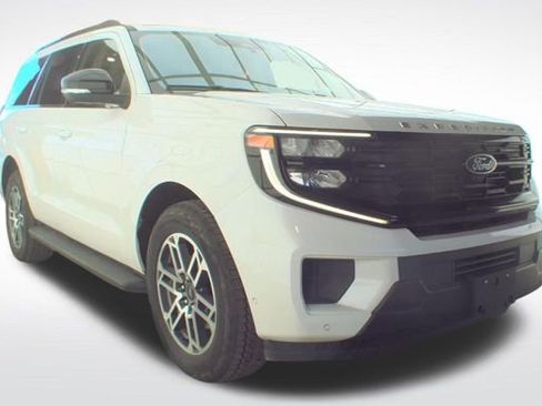 Used 2025 Ford Expedition Active AWD/4WD image 10