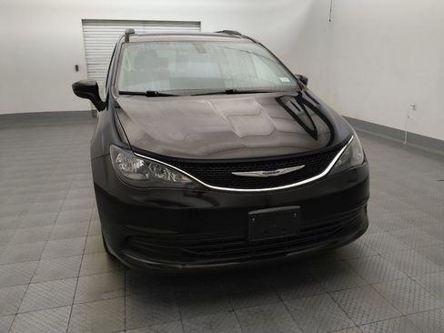 Used 2020 Chrysler Voyager Lxi FWD image 14