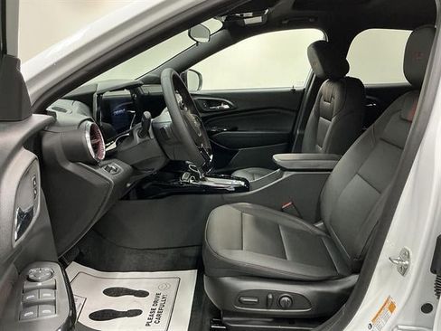 New 2026 Chevrolet Trax RS w/ Sunroof Package FWD image 8