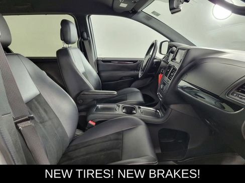 Used 2017 Dodge Grand Caravan SXT w/ Driver Convenience Group image 18